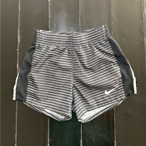 Girls Active Shorts Bundle Abercrombie Nike Size 11/12 & Medium - Picture 2 of 12
